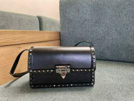 Picture of Valentino Handbags _SKUfw238324753fw